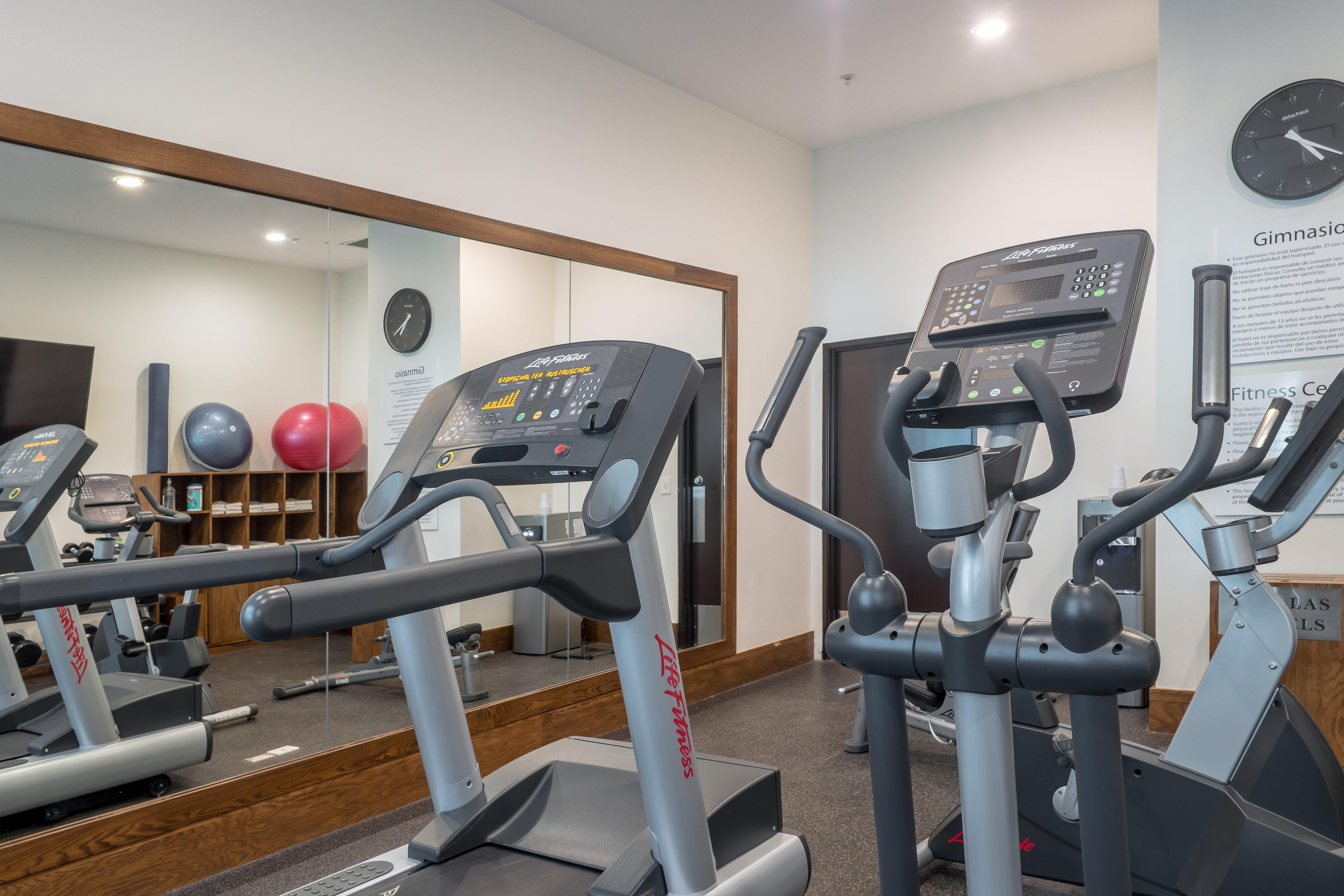 Holiday Inn Express & Suites Silao Aeropuerto Terminal By Ihg Bagian luar foto